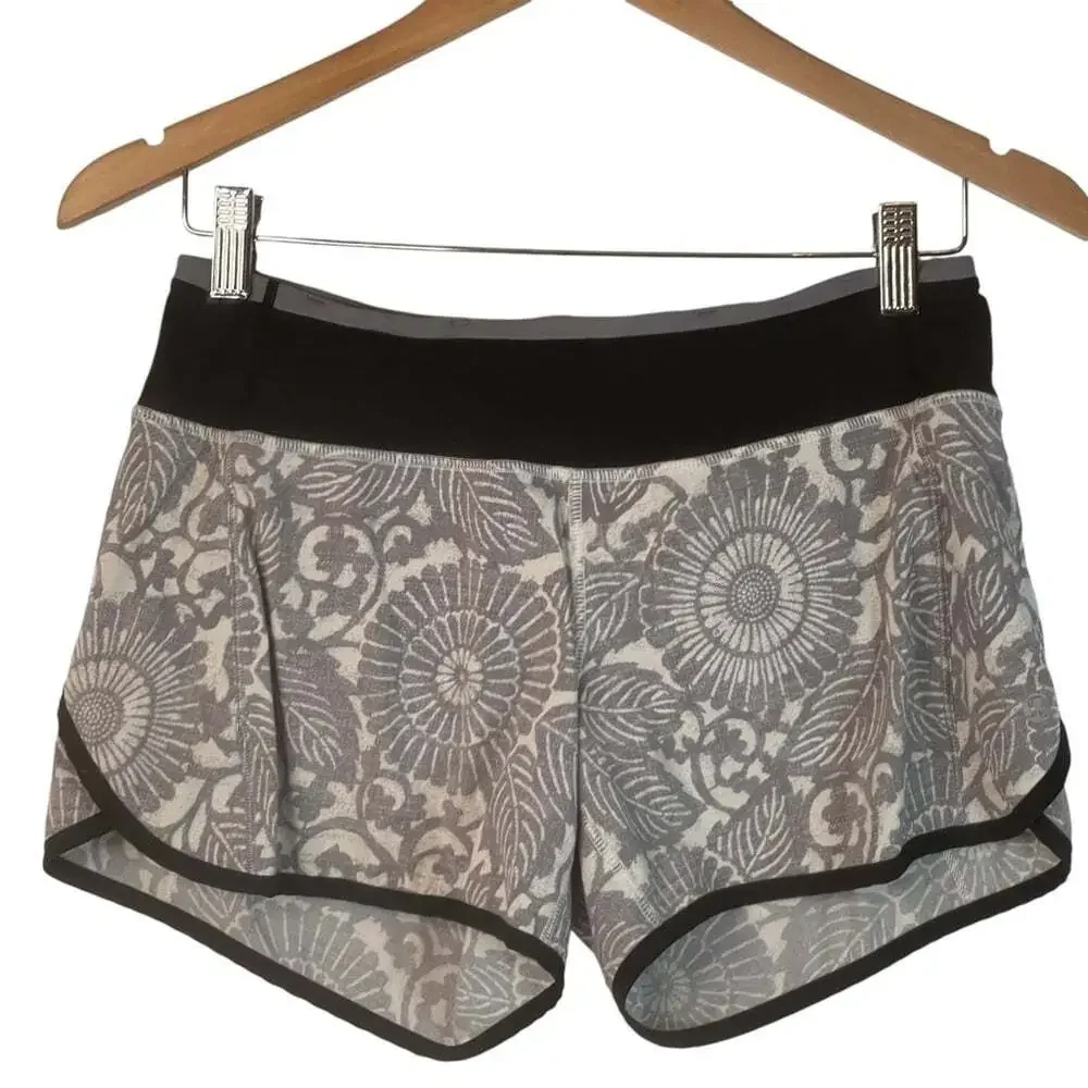 Lululemon Athletica Shorts Women’s Size 4 Ultra II. Beachy Floral White Fossil